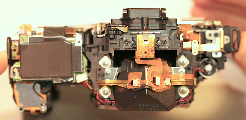 Illustration for article titled Canon 5D Mark III Partial Teardown: Don't Try This At Home